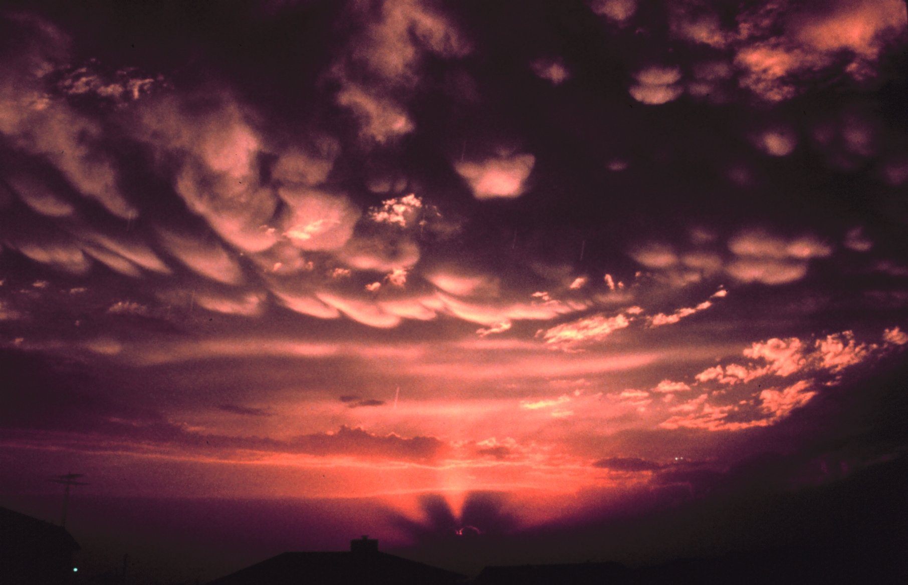 Mammatus clouds12  NOAA 1 - top 10 VERY rare Clouds !!!