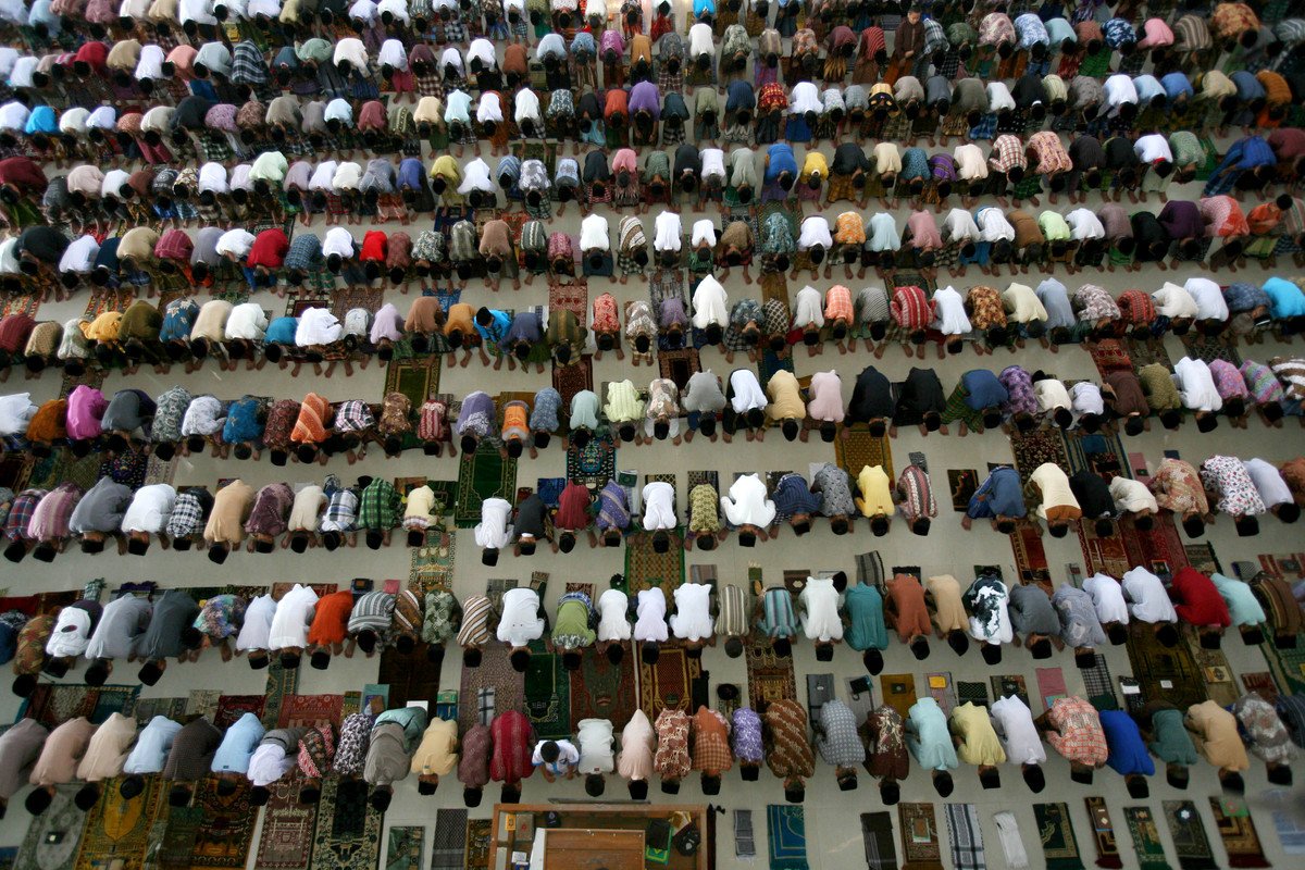 slide 307832 2681617 free 1 - Ramadhan 2013 around the world in pictures